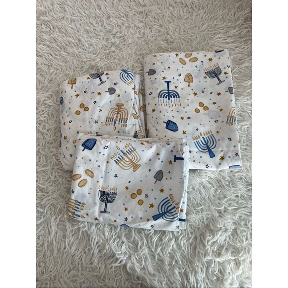 Pottery Barn Kids Rifle Paper Co. Hanukkah Organic Sheet Set T - Picture 4 of 5